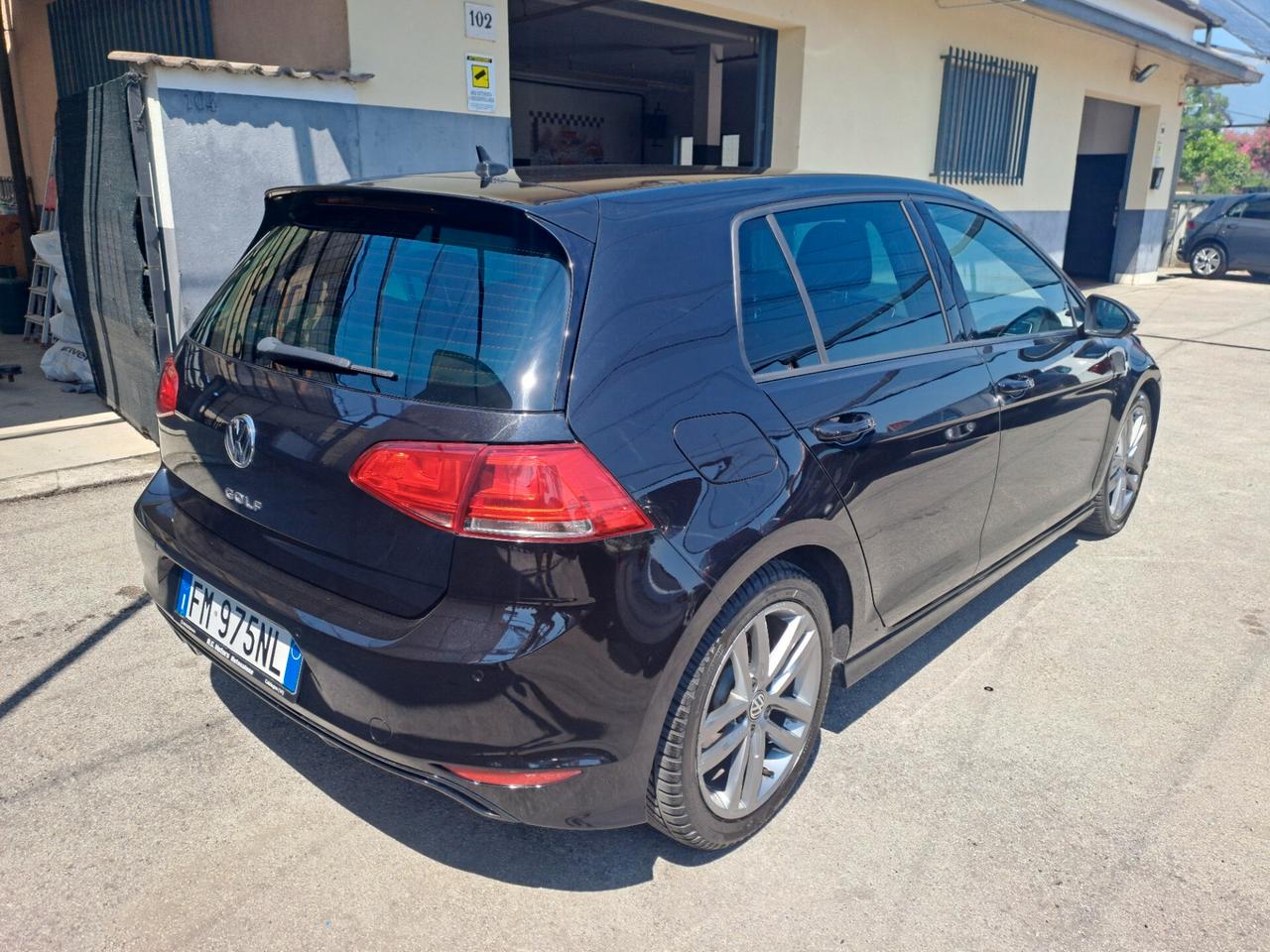 Volkswagen Golf 1.6 TDI 110CV R-Line - OK NEOPATENTATI