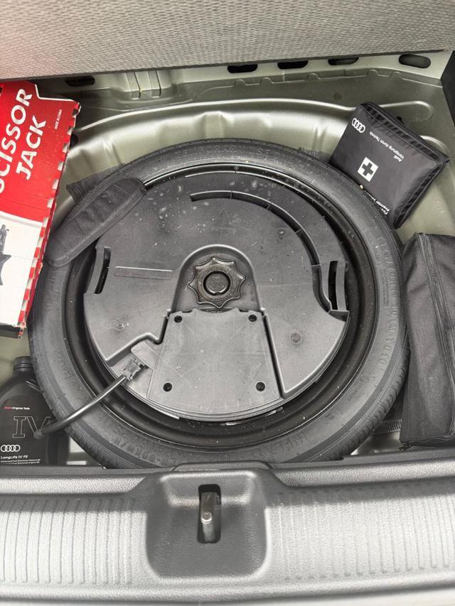 AUDI Q2 35 TFSI S tronic Identity Black