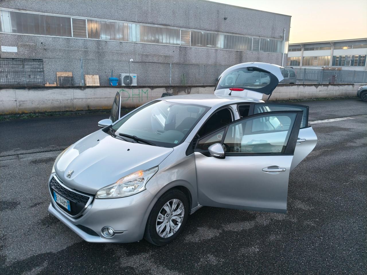 Peugeot 208 1.2 5 porte 2014 SOLO 137.000 KM