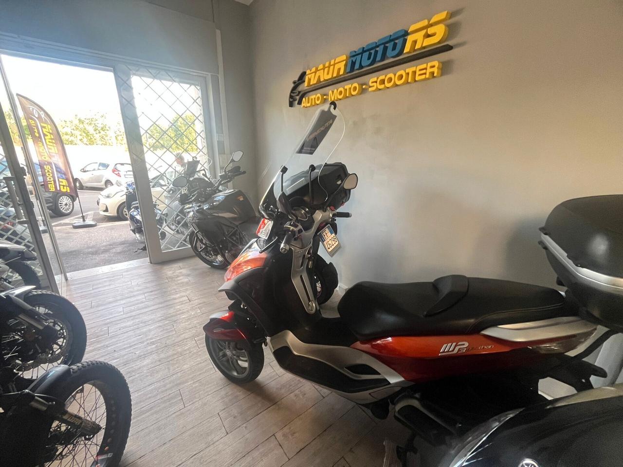 PIAGGIO MP3 300