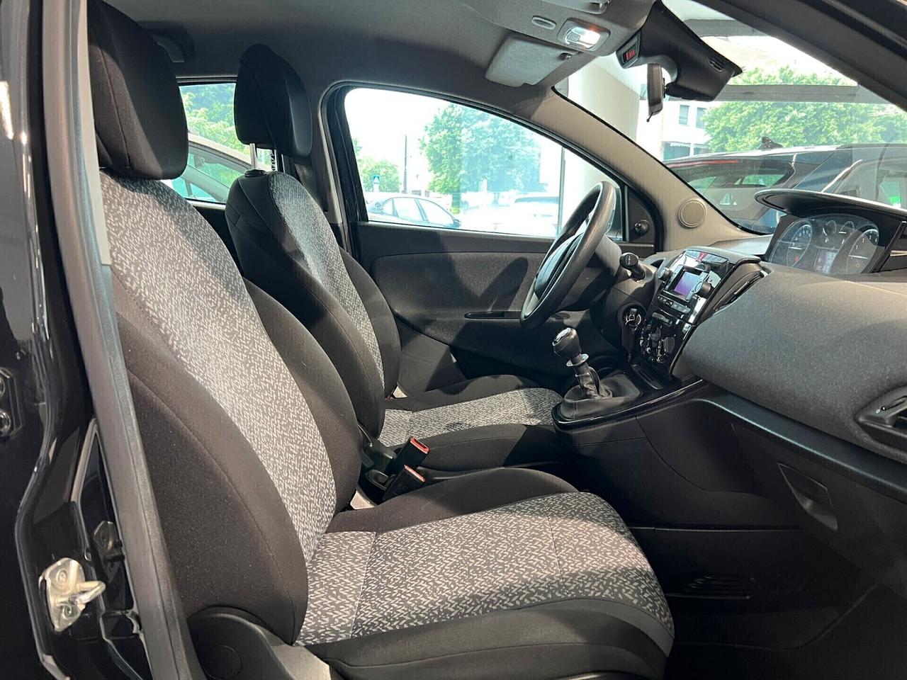 Lancia Ypsilon 1.0 FireFly 5 porte S&S Hybrid Silver