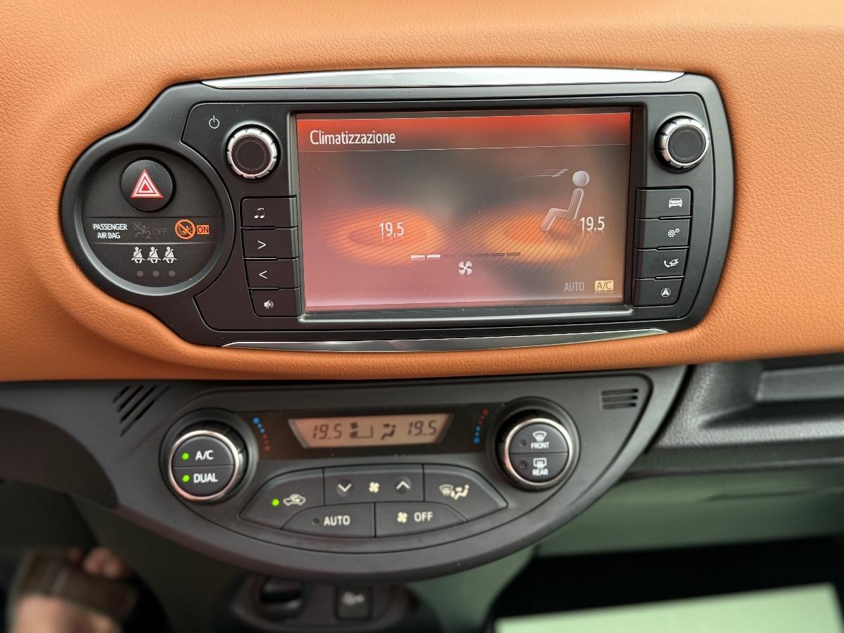 TOYOTA - Yaris - 1.4 D-4D 5p. Lounge MY 16 ; Adatta ai Neopatentati