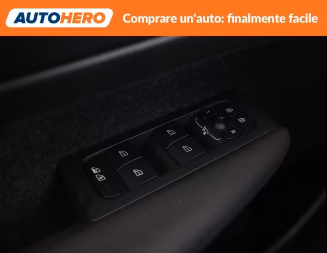 VOLVO XC40 B4 AWD automatico Plus Dark