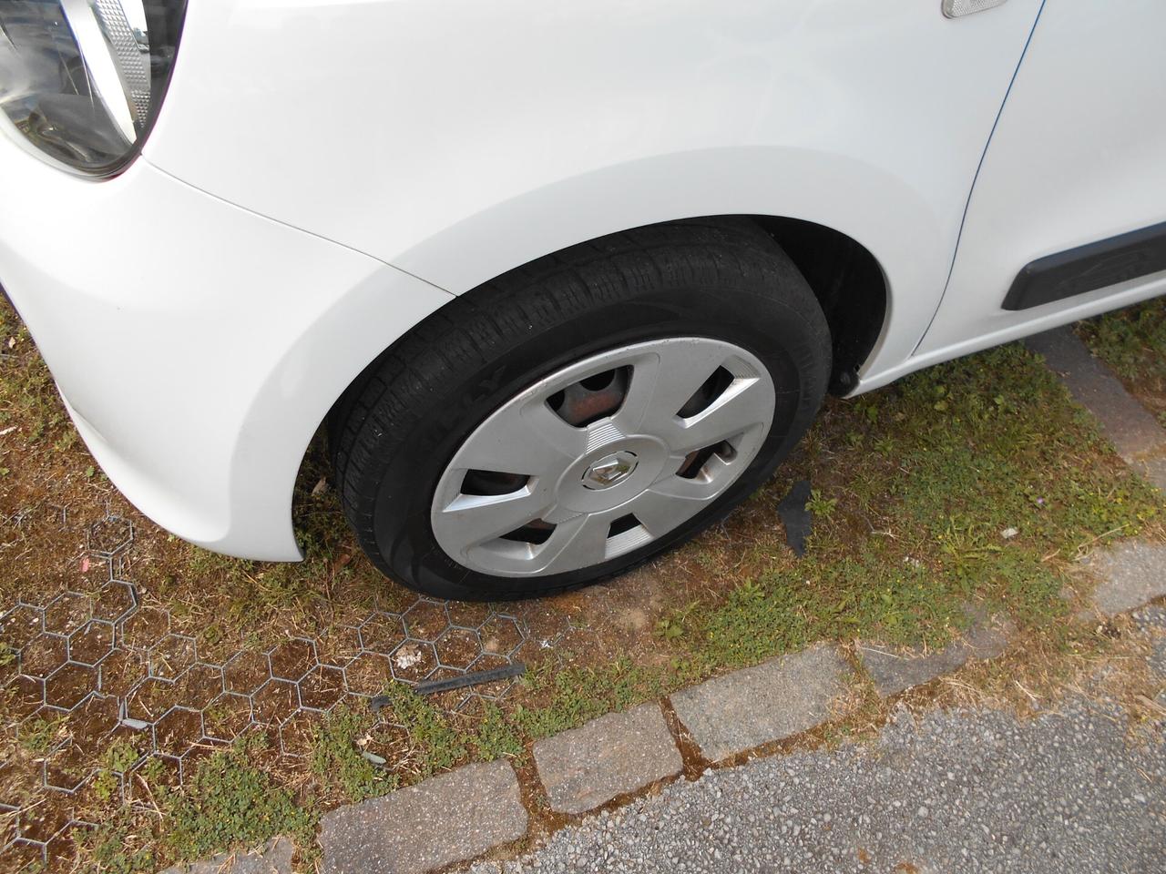 RENAULT TWINGO 1.0 SCE