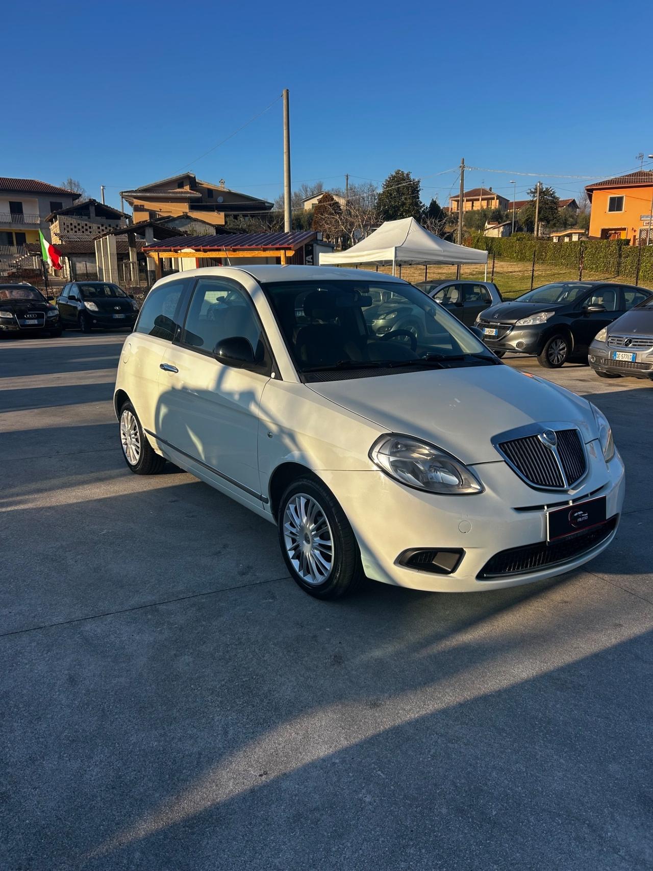 Lancia Ypsilon 1.2 69 CV Unyca