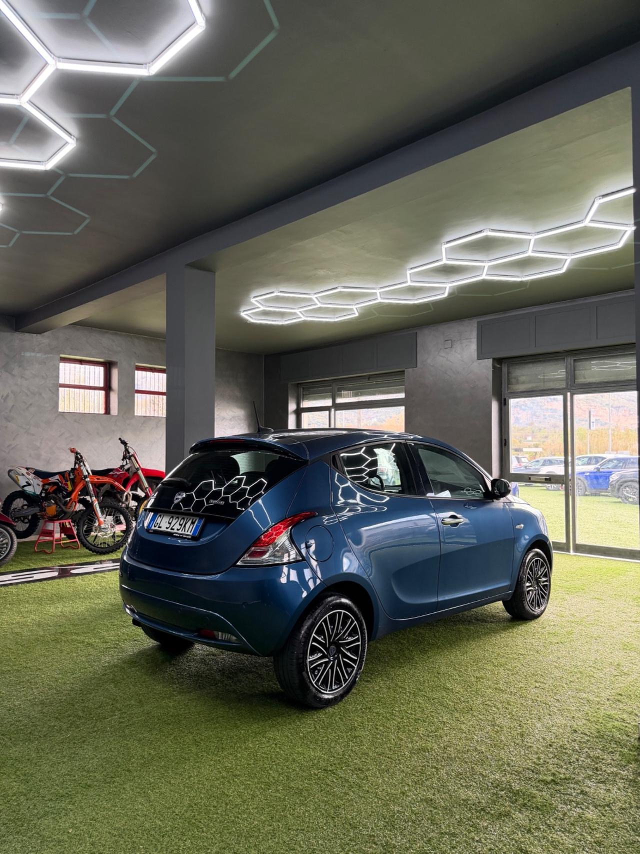 Lancia Ypsilon 1.0 Hybrid Ecochic Gold