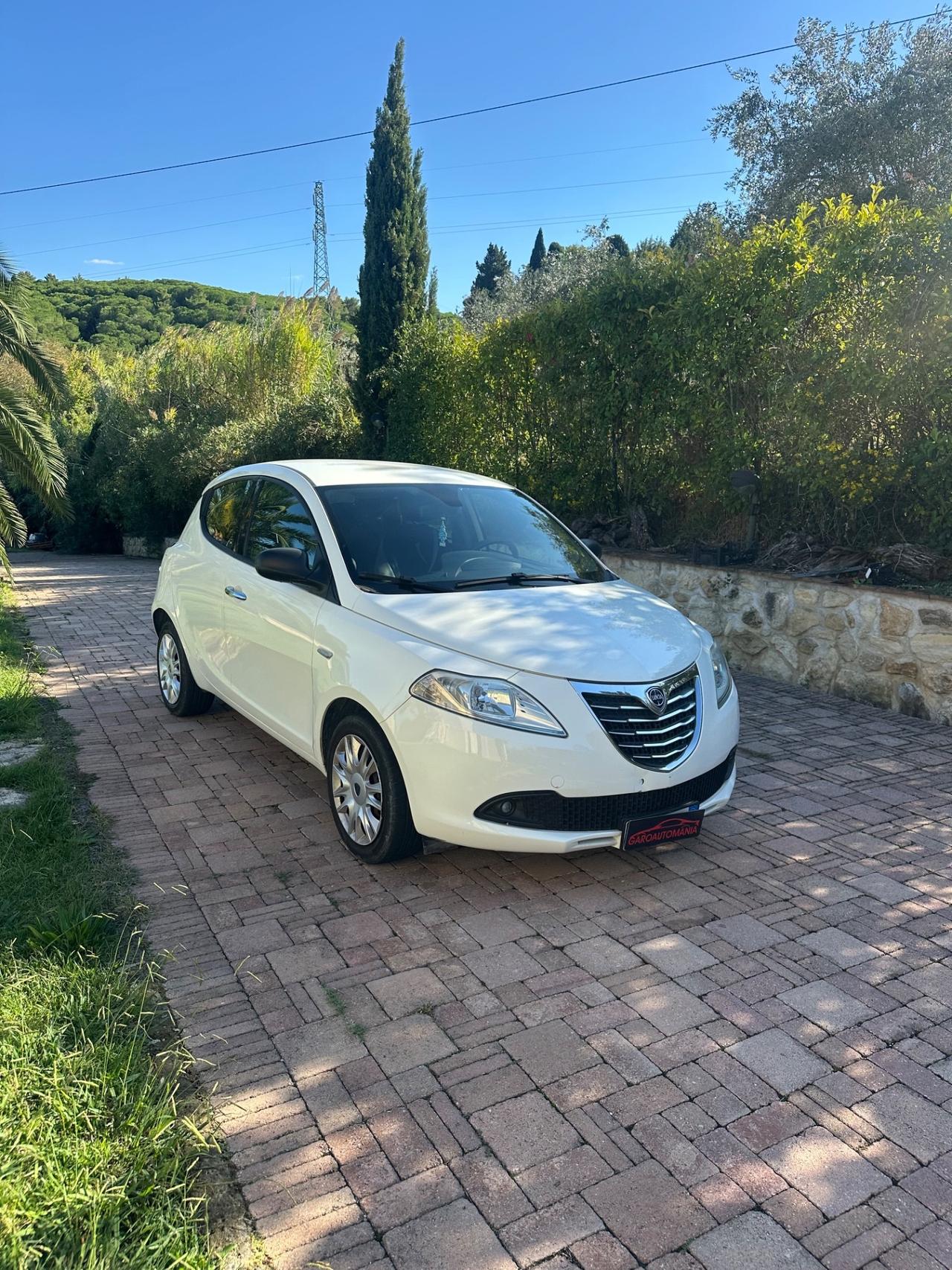 Lancia Ypsilon 1.2 69 CV 5 porte GPL Ecochic Silver