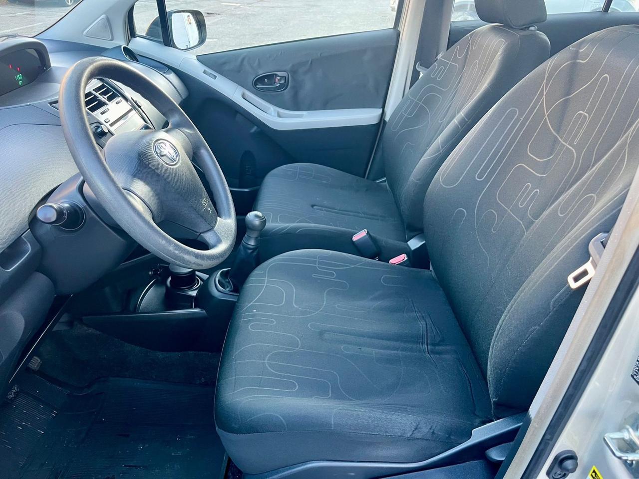 Toyota Yaris 1.0benz 2010 128.000km perfetta per neopatentati