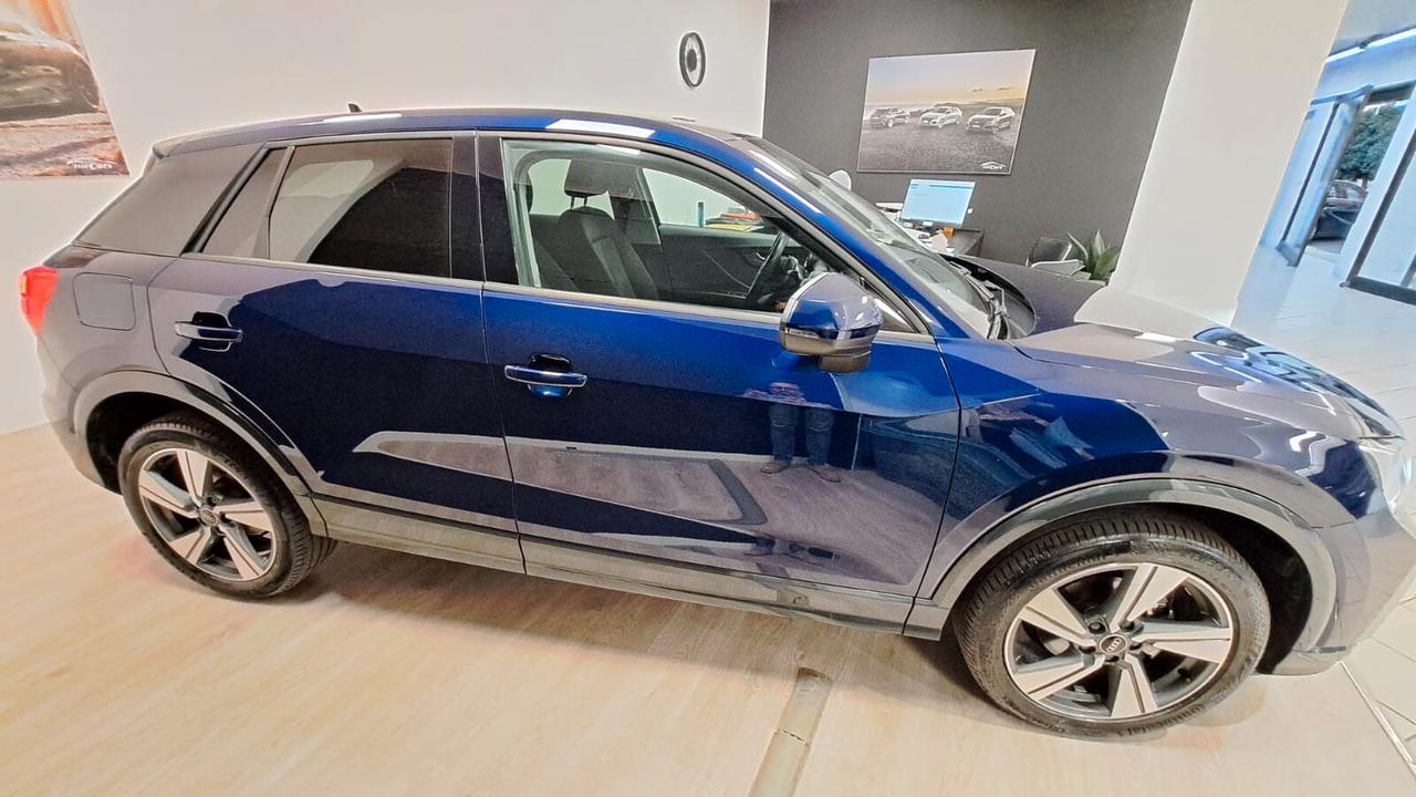 Audi Q2 30 TDI S tronic Identity Black