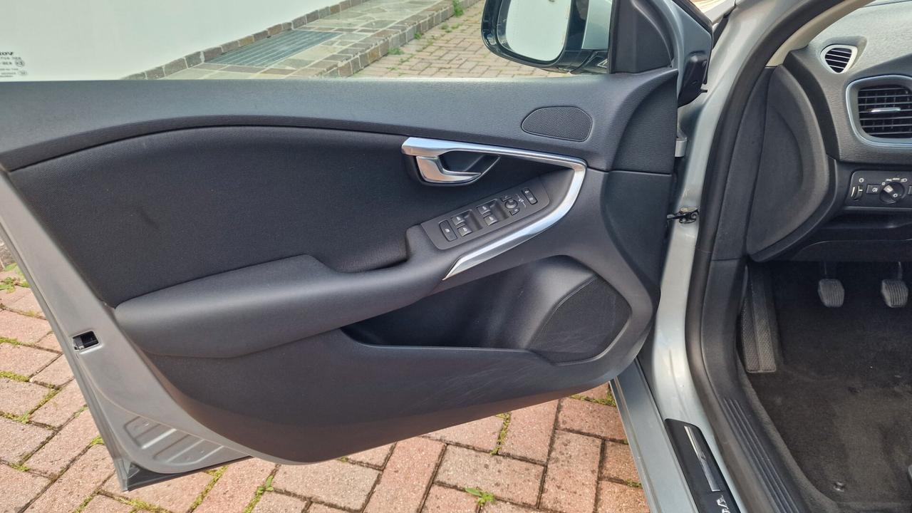 Volvo V40 D2 1.6 Summum