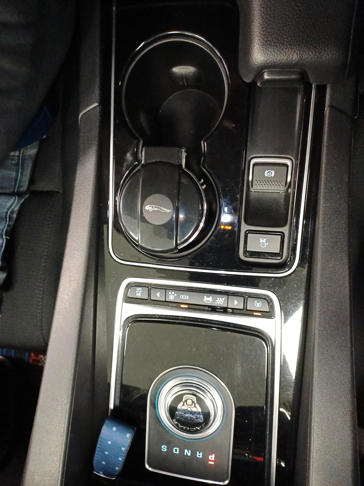 Jaguar F-Pace 2.0 D 180 CV AWD aut. Portfolio