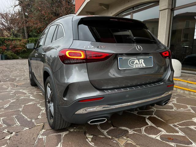 MERCEDES-BENZ GLA 200 Automatic Premium