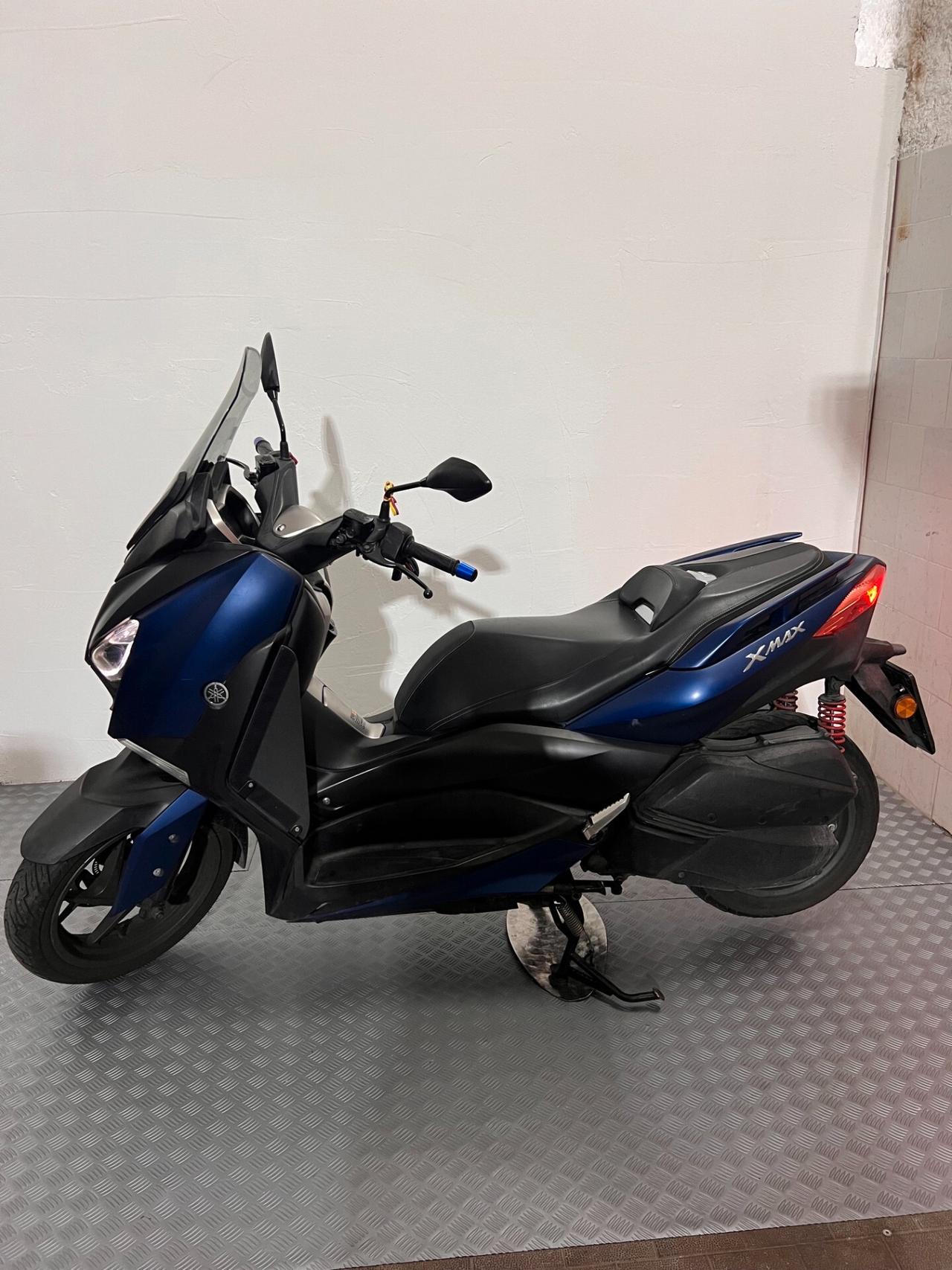 Yamaha X-Max 300