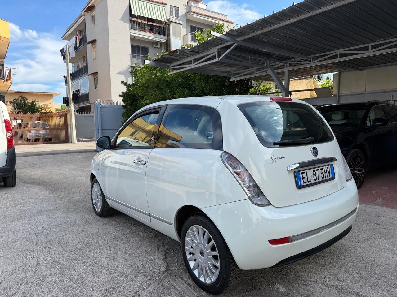 Lancia Ypsilon 1.3 MJT 75 CV Unyca