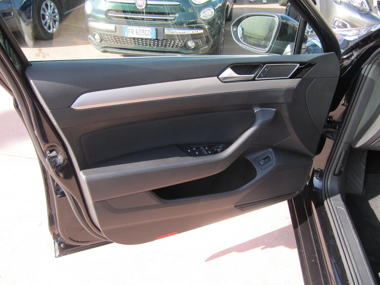 Volkswagen Passat Variant 1.6 TDI SCR DSG Business BMT - automatico