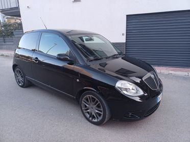 Lancia Ypsilon 1.4 16V Sport MomoDesign