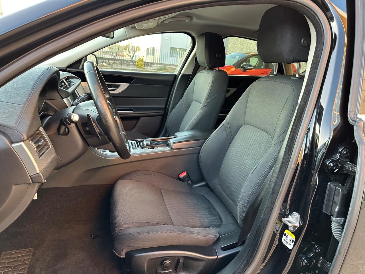 Jaguar XF 2.0 D 180 CV aut. Pure