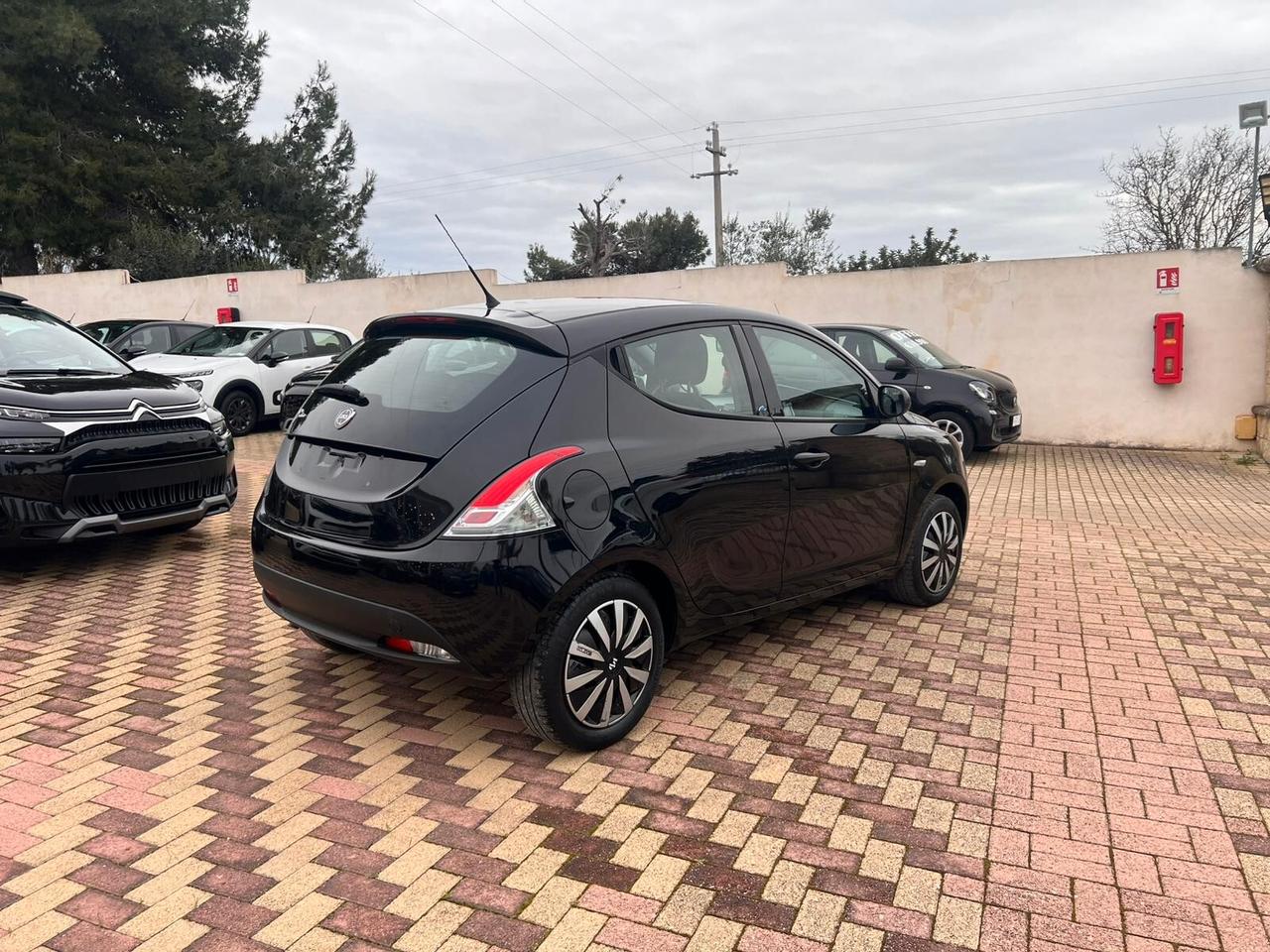 Lancia Ypsilon 1.2 69 CV 5 porte GPL Ecochic Elefantino Blu