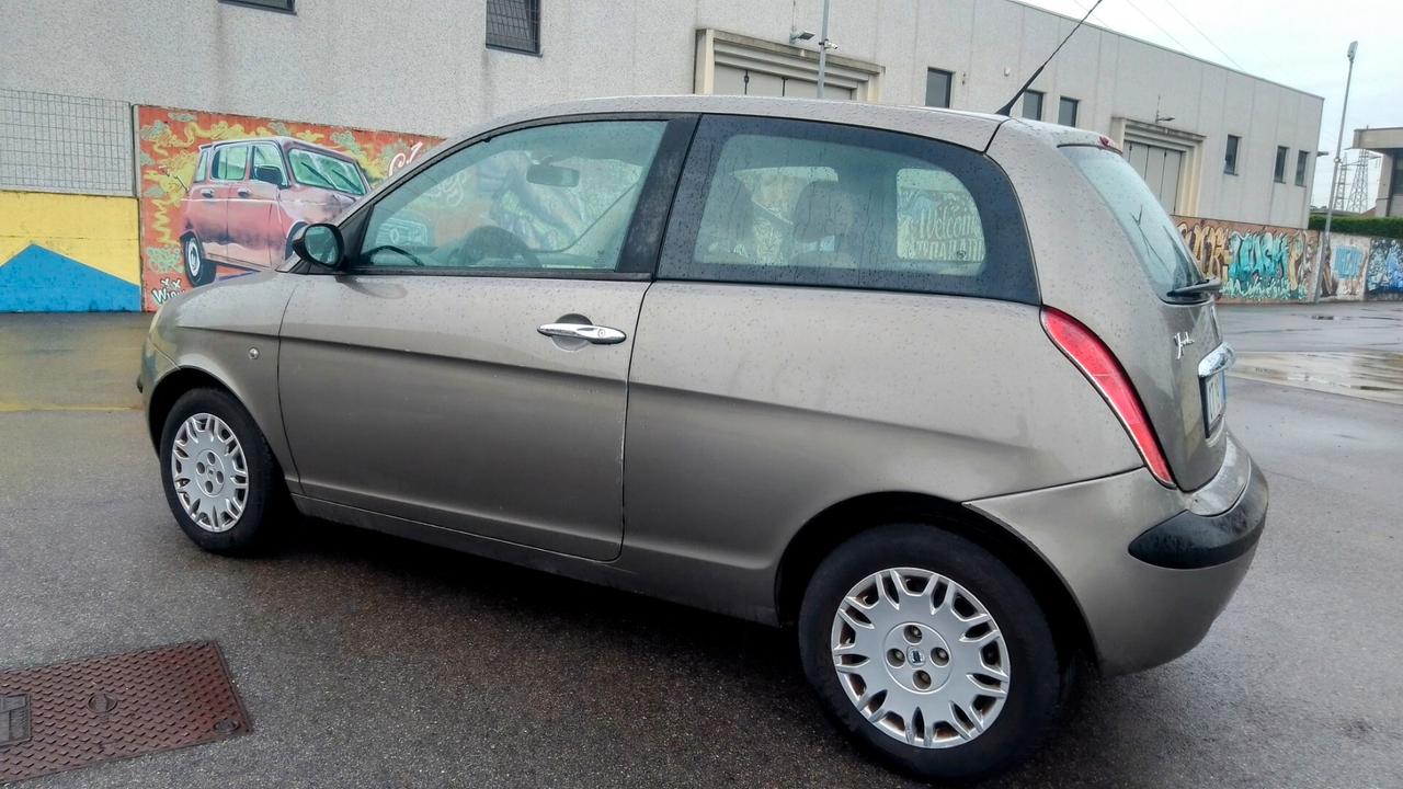 Lancia Ypsilon 1.2 BZ neopatentati 2005