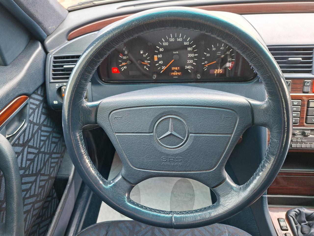 Mercedes-benz C 200 Elegance *UNICO PROPRIETARIO*
