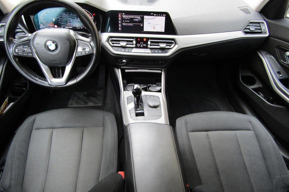 BMW 318d 48V Touring Business Advantage