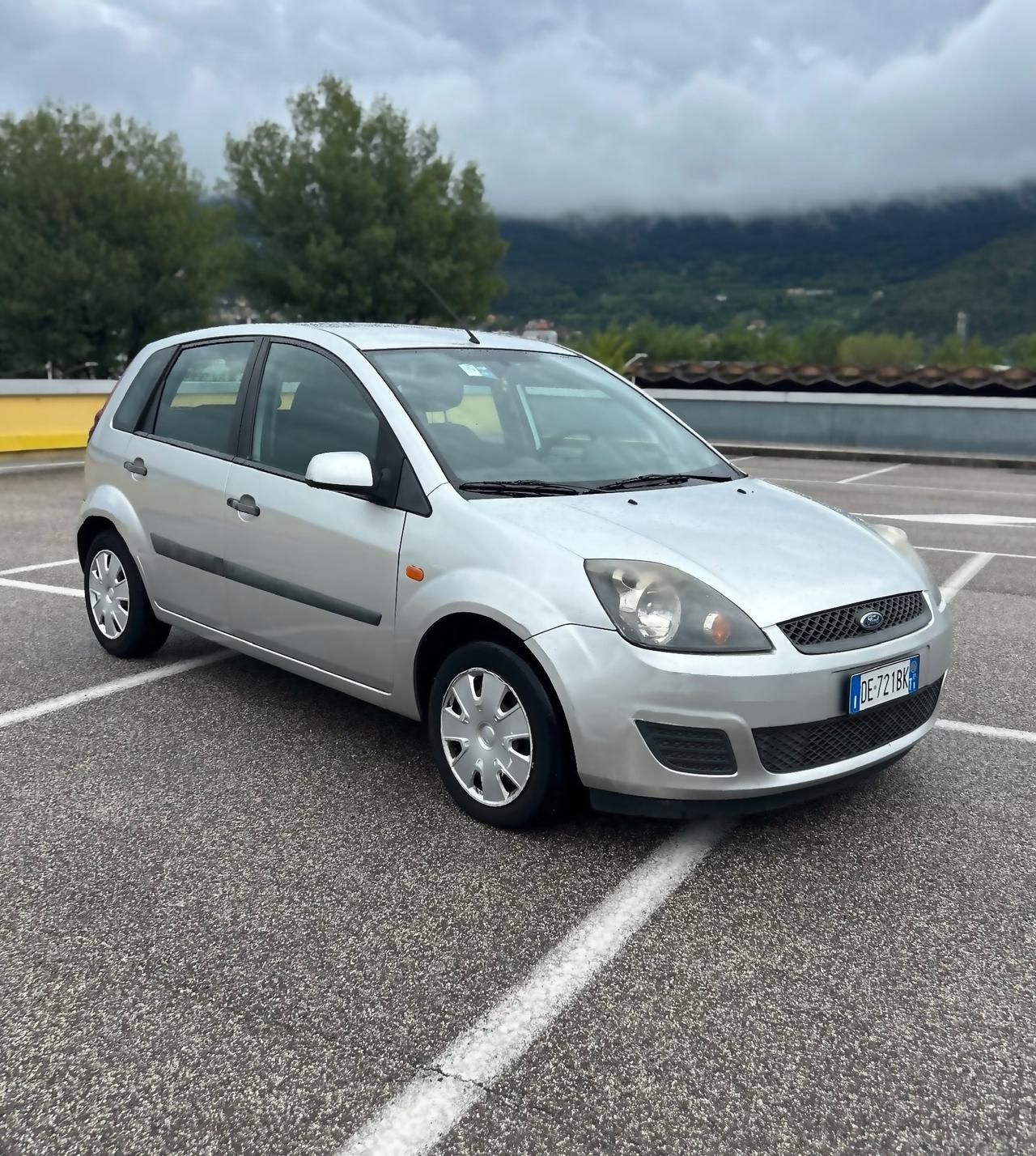 Ford Fiesta 1.4 TDCi 5p. Ghia Neopatentati