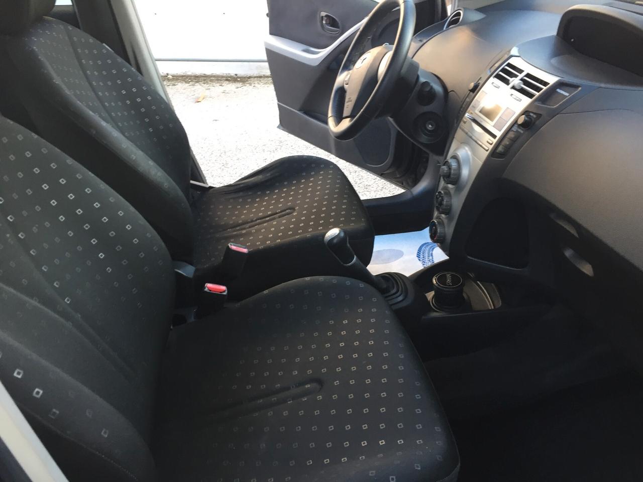 Toyota Yaris 1.0 5 porte Sol X NEOPATENTATI