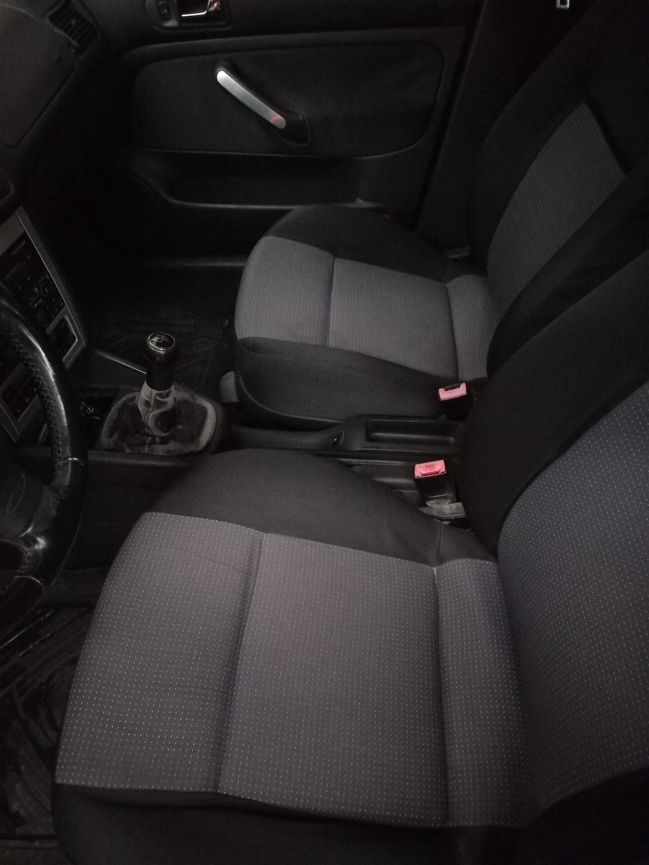 Volkswagen Golf 1.6 16V cat 5 porte Highline