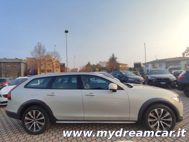 VOLVO V90 Cross Country B4 (d) AWD 197CV Geartronic Business Pro