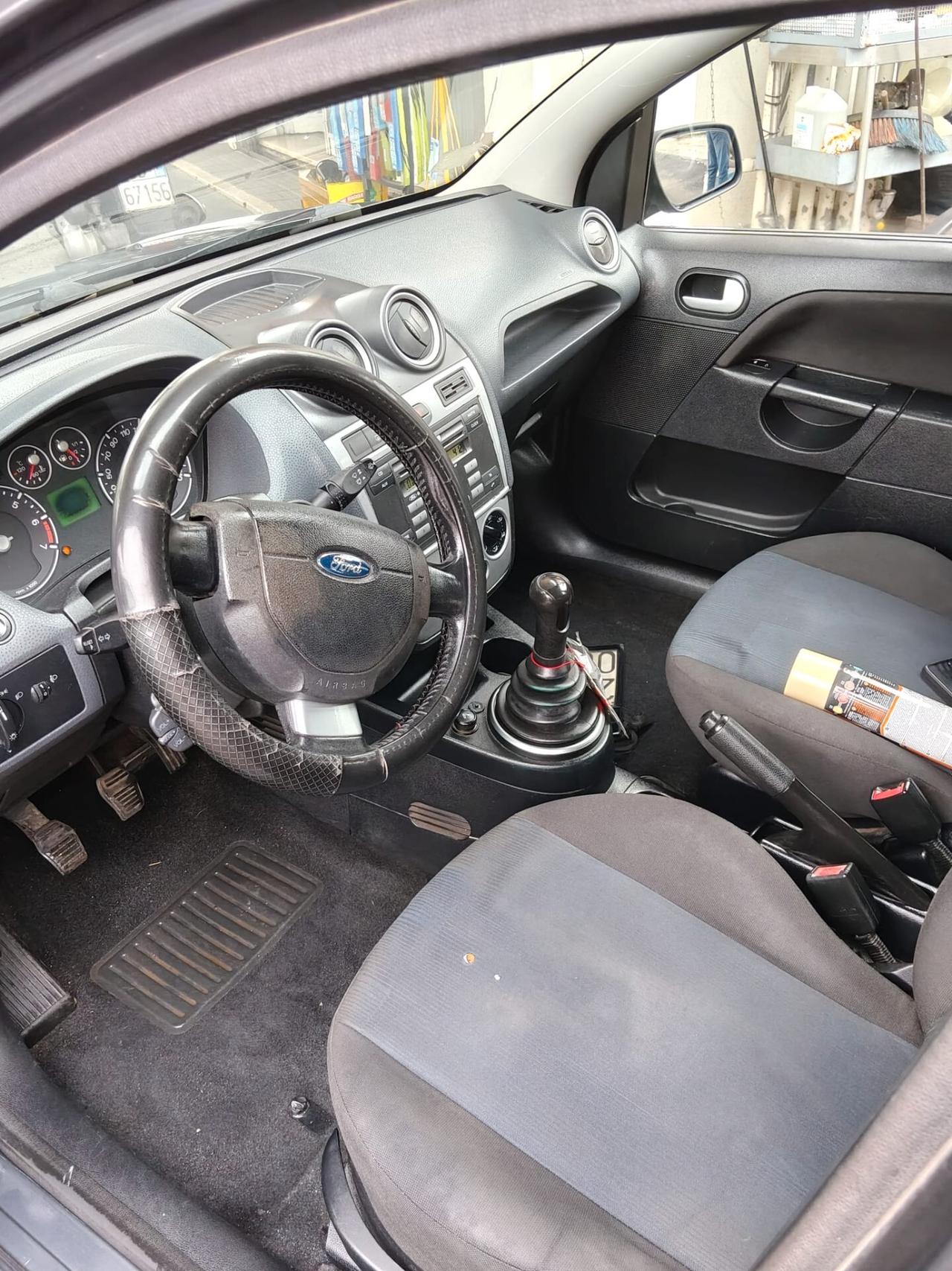 Ford Fiesta 1.4 16V 5p. Ghia