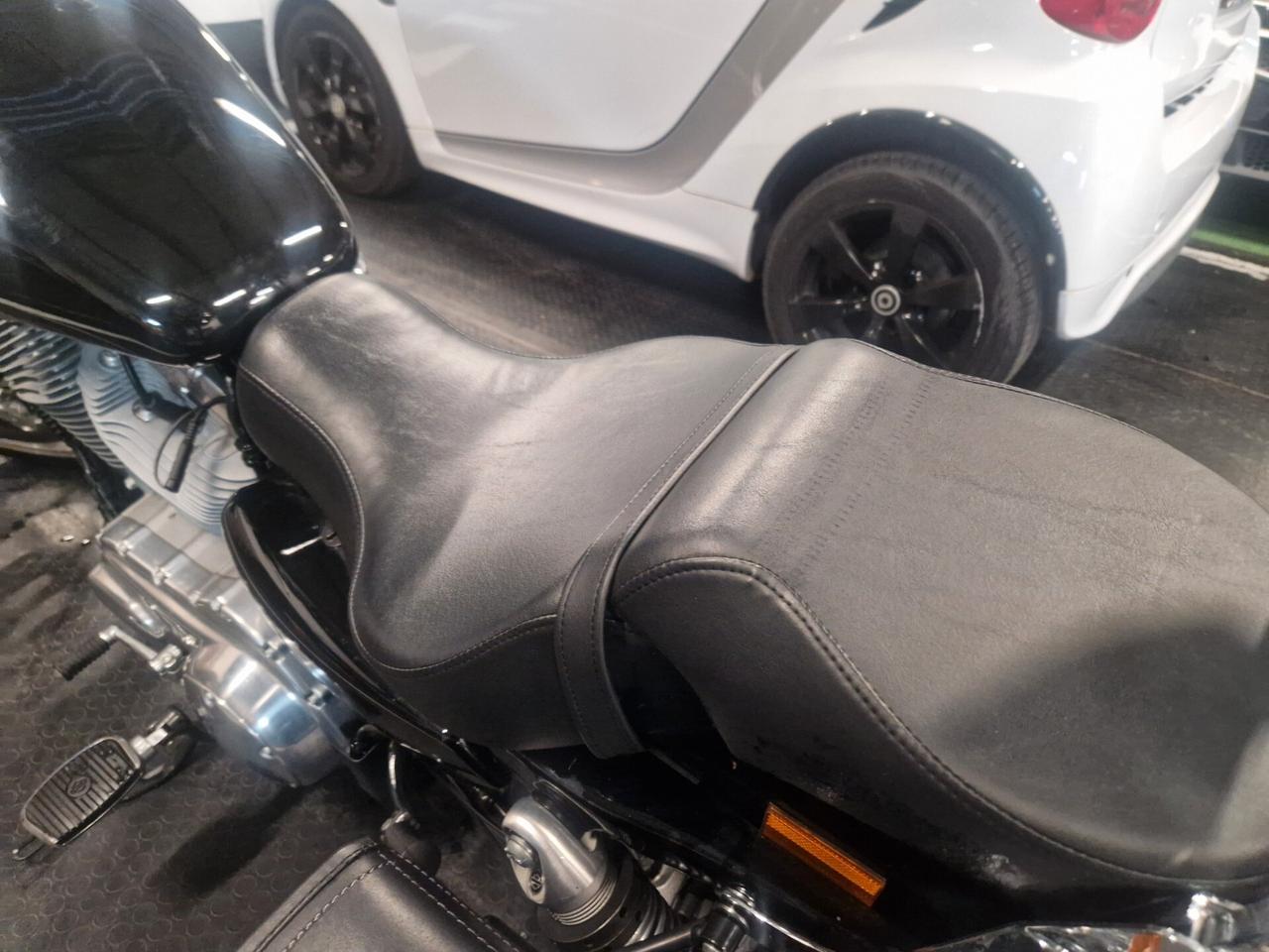 883C Sportster Custom XL solo 6100km