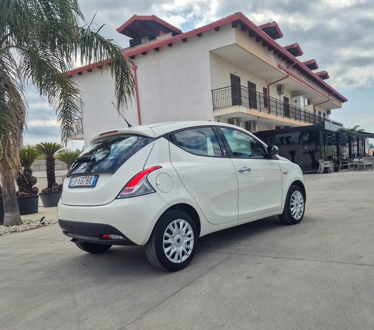 Lancia Ypsilon 1.3 MJT 16V 95 CV 5 porte S&S Silver