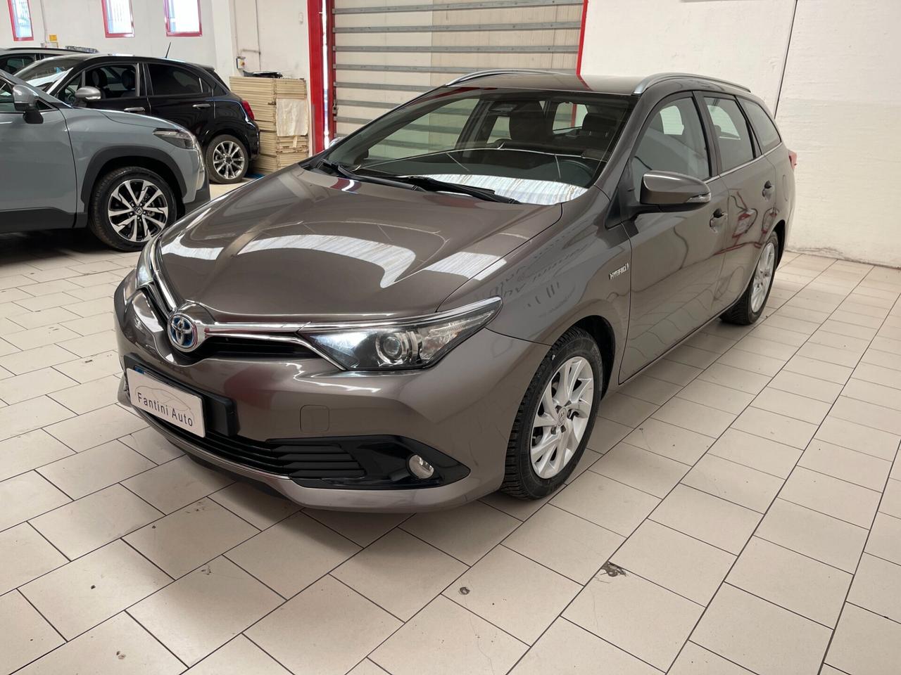 Toyota Auris Business Pack 1.8h cvt-Ok Neopat-LEGGO SOTTO