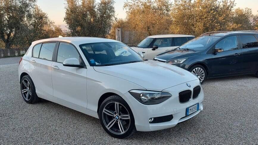Bmw 118d 5p. Unique