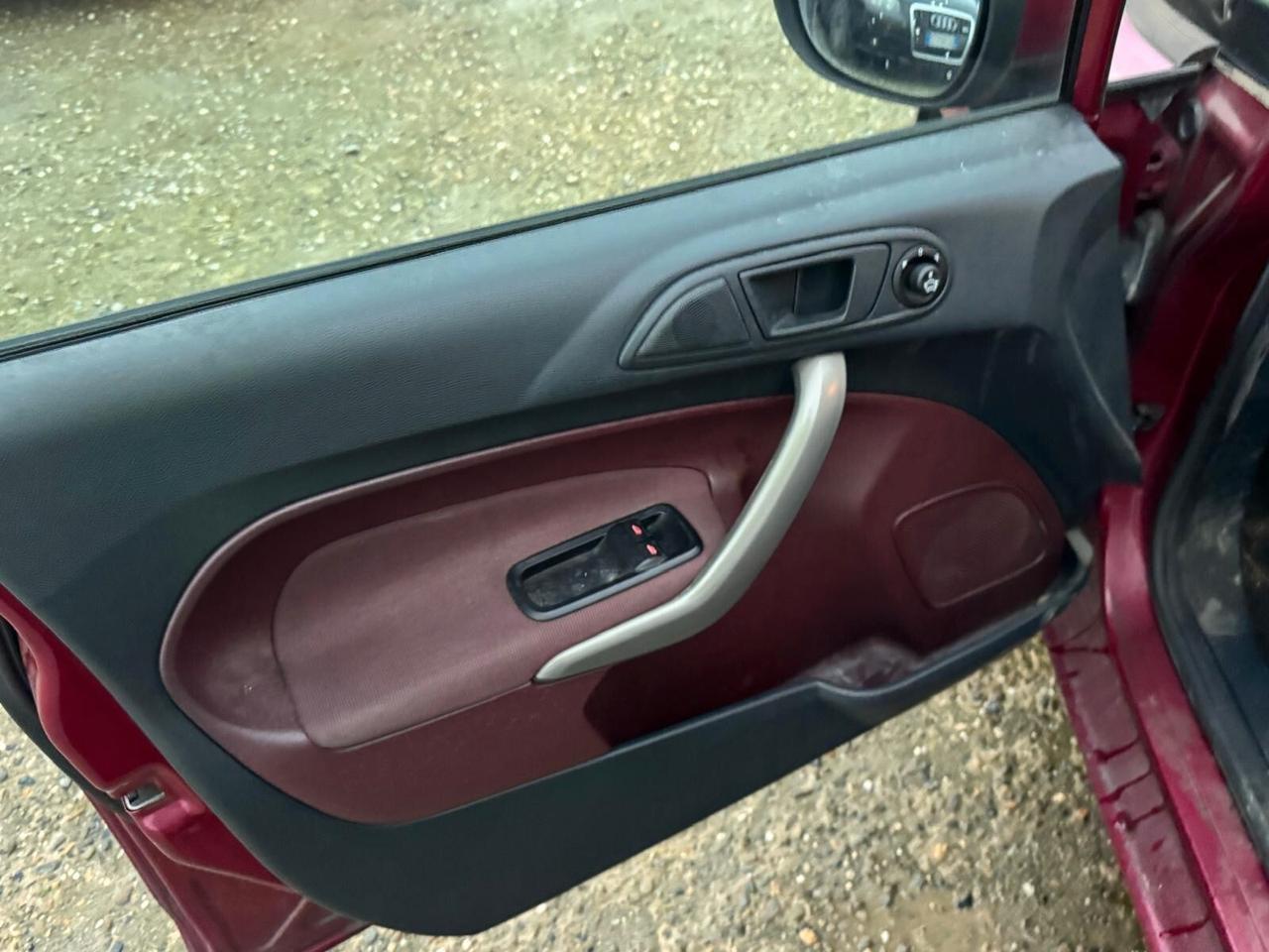 FORD FIESTA 1.4 DIESEL TITANIUM ANCHE PER NEOPATENTATI