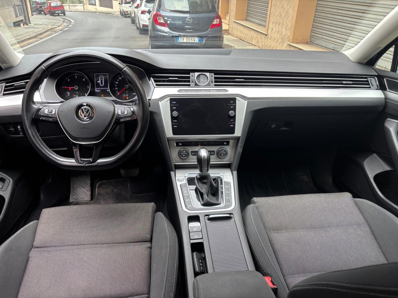 Volkswagen Passat 1.6 TDI SCR DSG Business BMT