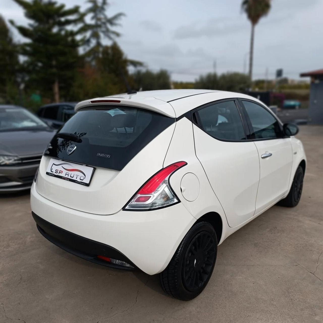 Lancia Ypsilon 1.0 S&S Hybrid Ecochic Silver IVA ESPOSTA