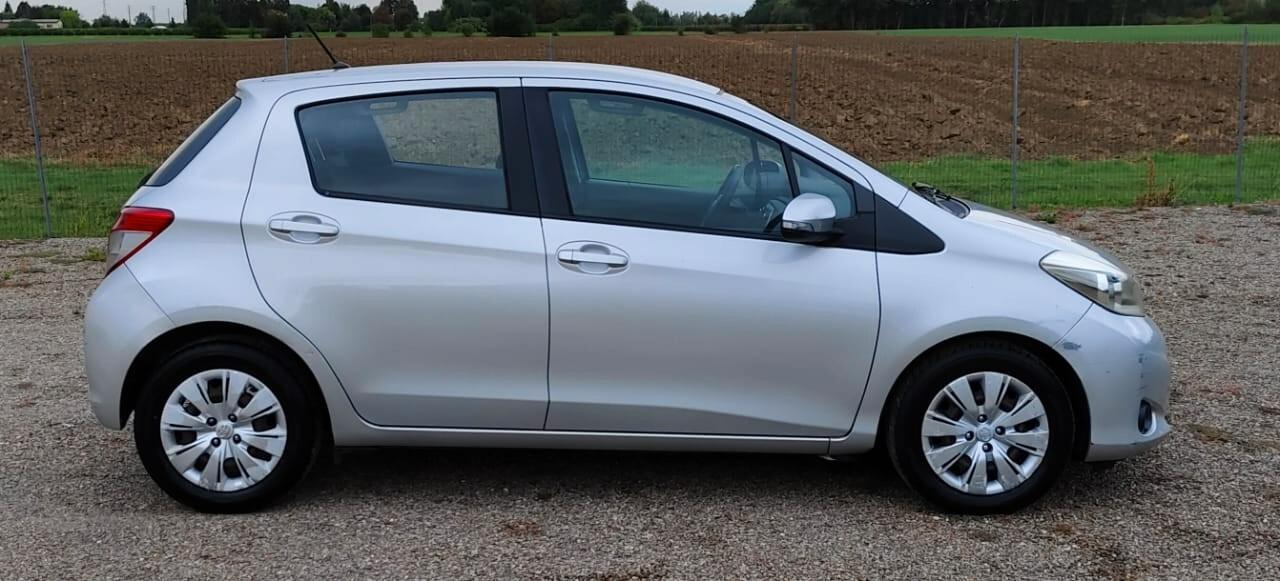 Toyota Yaris 1.4 D-4D 5 porte Lounge