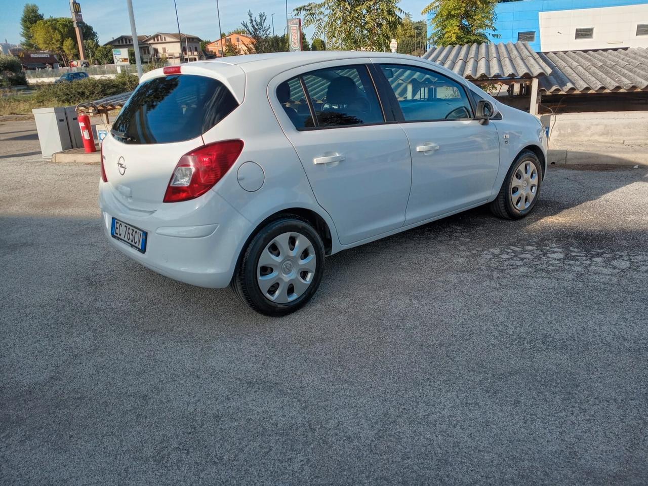 Opel Corsa 1.2 5 porte anno 2010