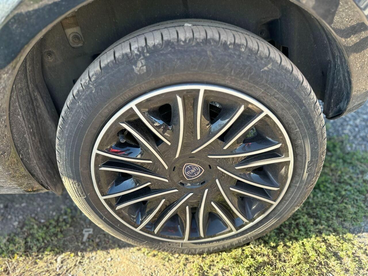 LANCIA Ypsilon III 2021 - Ypsilon 1.0 firefly hybrid Gold s&s 70cv 5p.ti