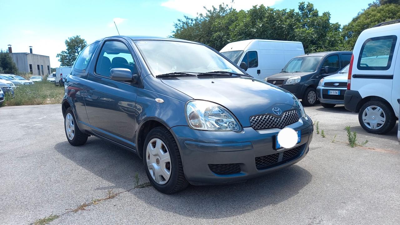 Toyota Yaris 1.0i 16v Cat 3porte - Neopatentati