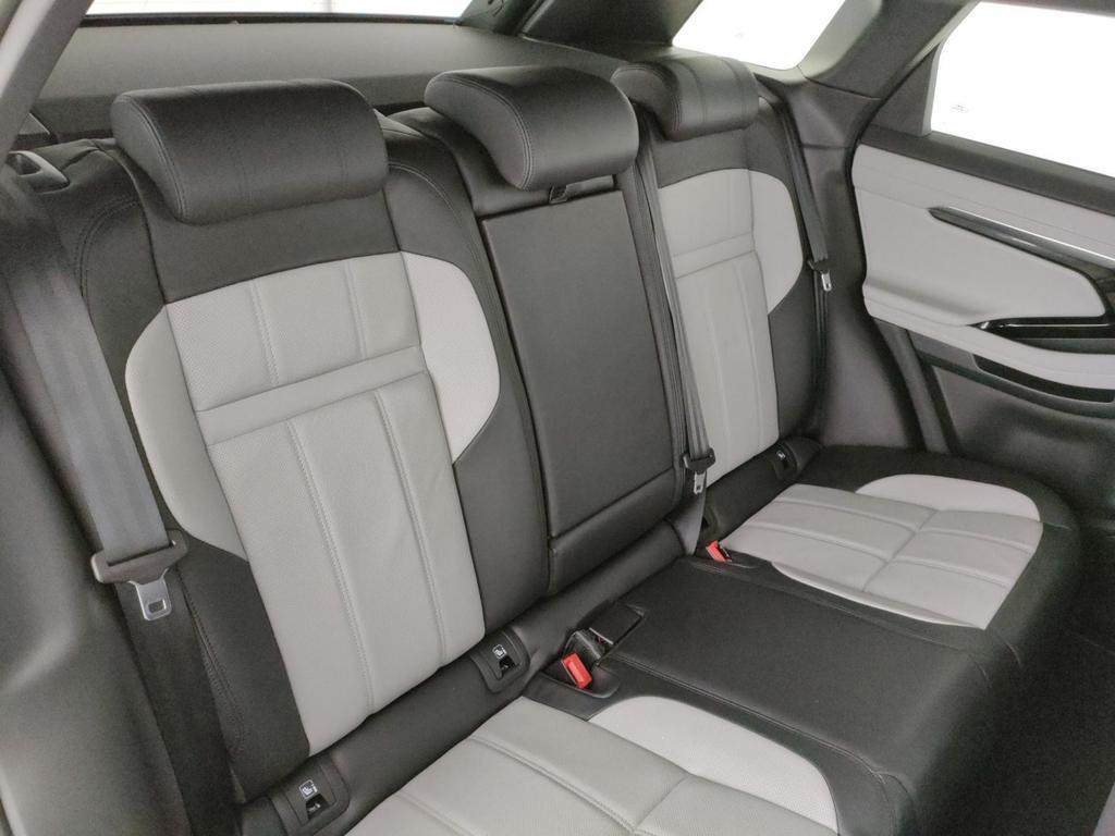 Land Rover Range Rover Evoque 2.0 D I4 MHEV First Edition AWD Auto