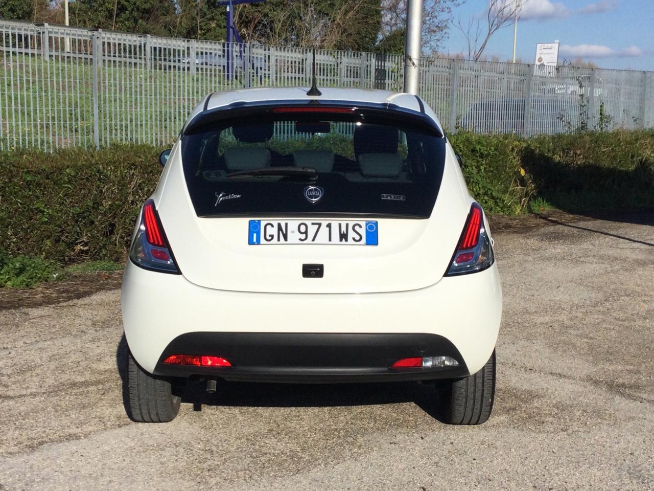 Lancia Ypsilon 1.0 FireFly S&S Hybryd Gold 5posti