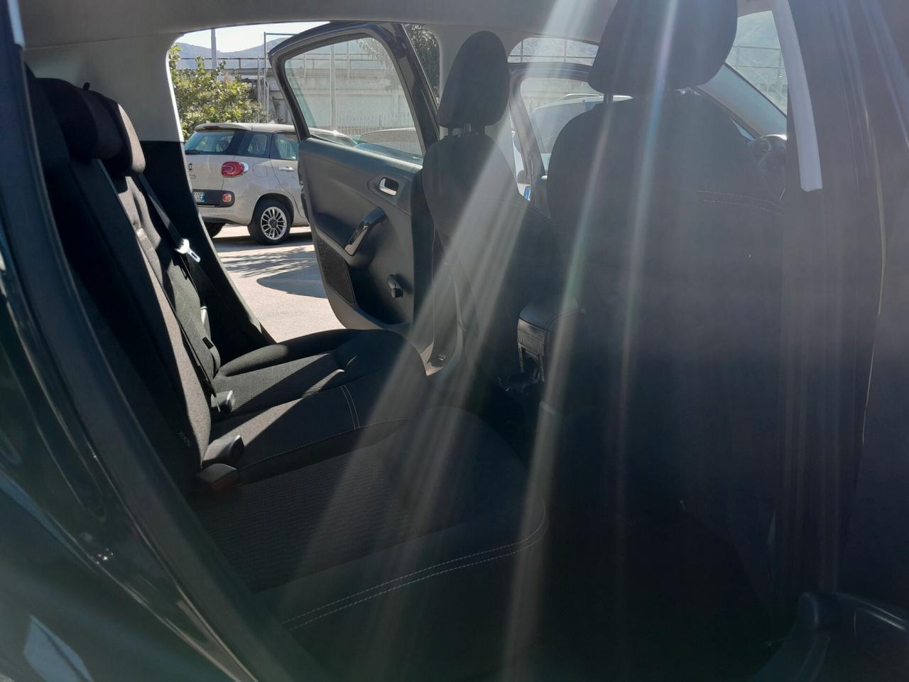 Peugeot 208 PureTech 82 5p. GPL Active