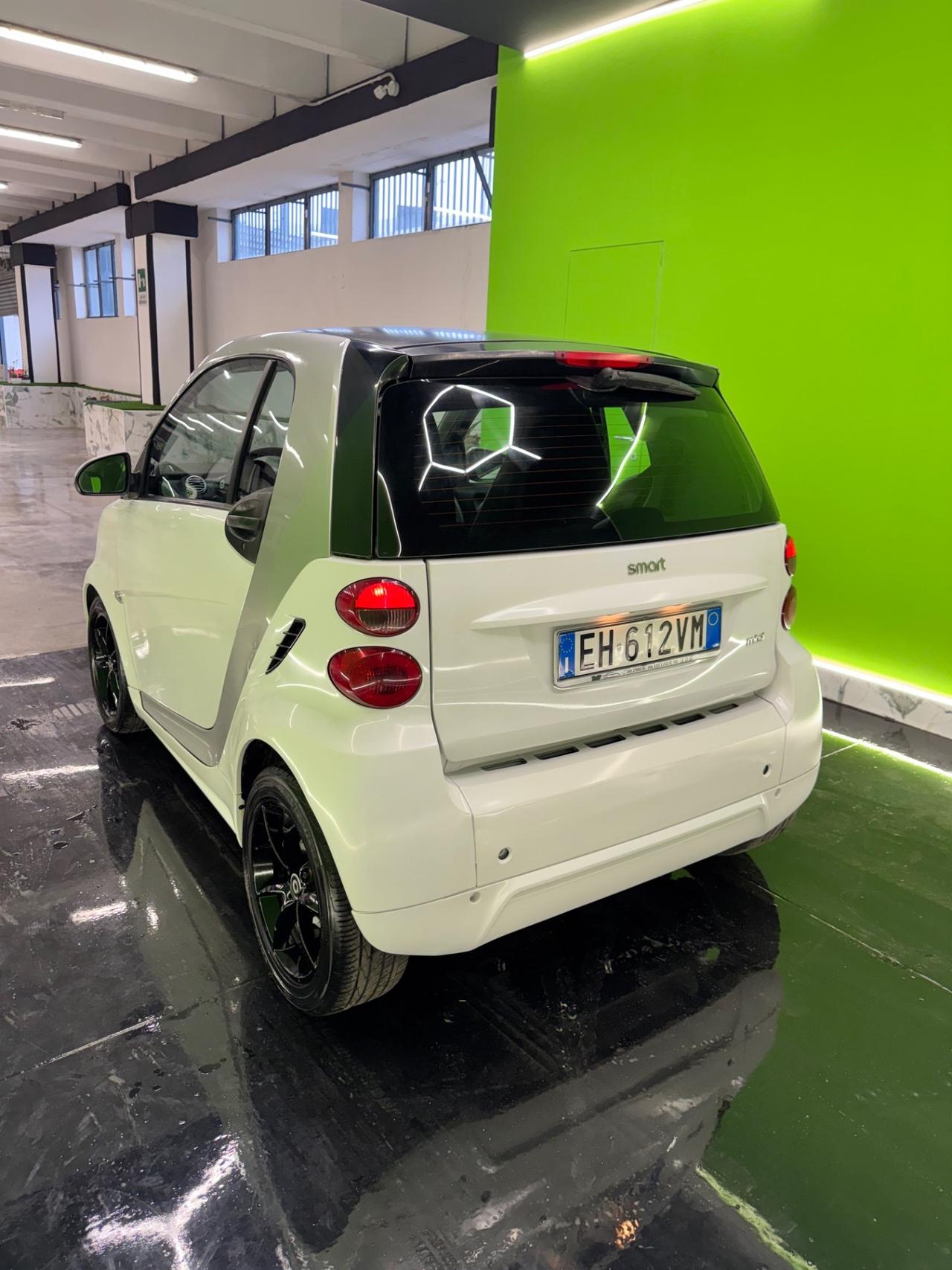 Smart ForTwo 52 kW MHD coupé White Tailor Made