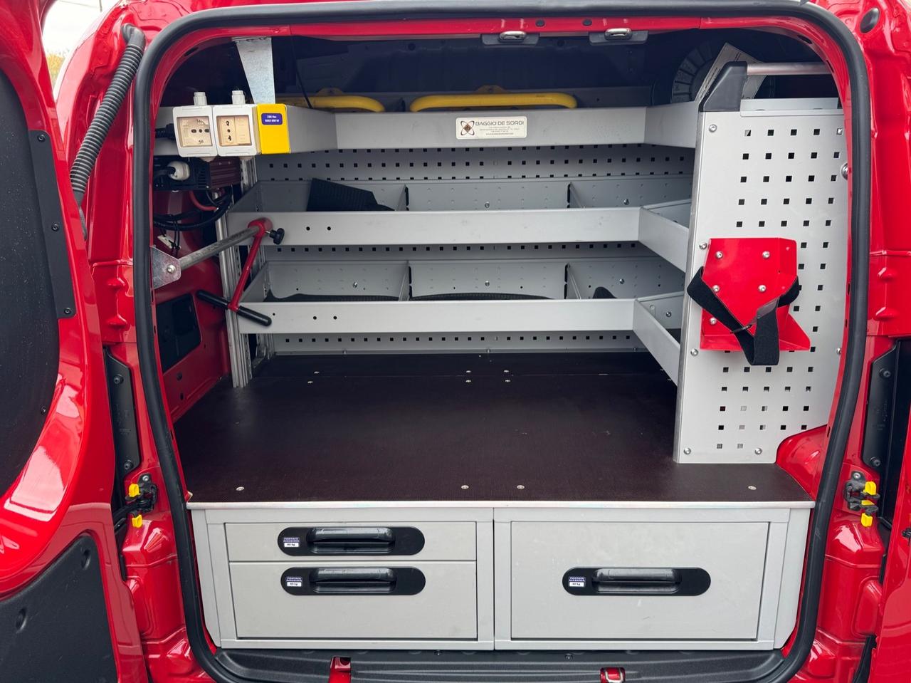 Fiat Fiorino 1.3 MJT 95CV Cargo Adventure Allestito