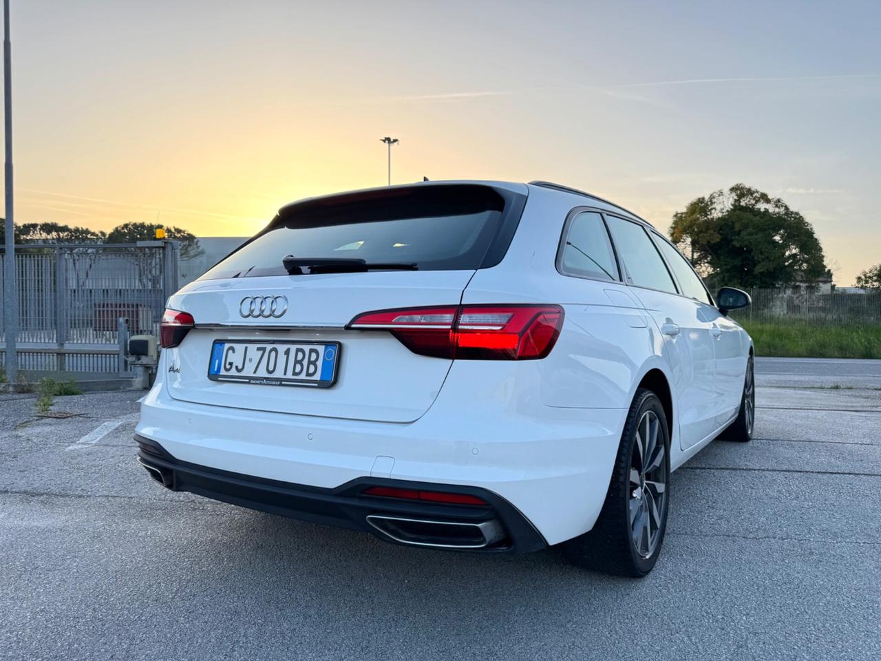 AUDI A4 2.0 Tdi Avant S-Tronic - Led 18