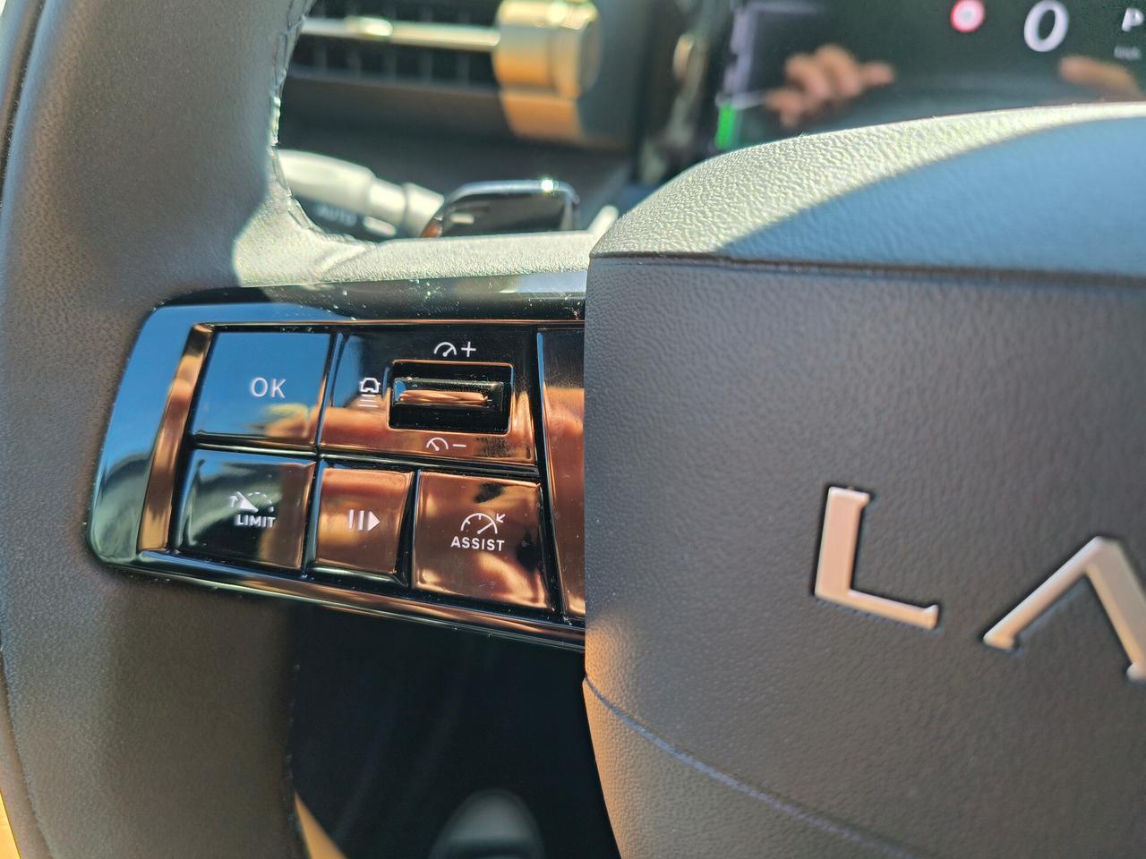 Lancia Ypsilon Hybrid e-DCT LX