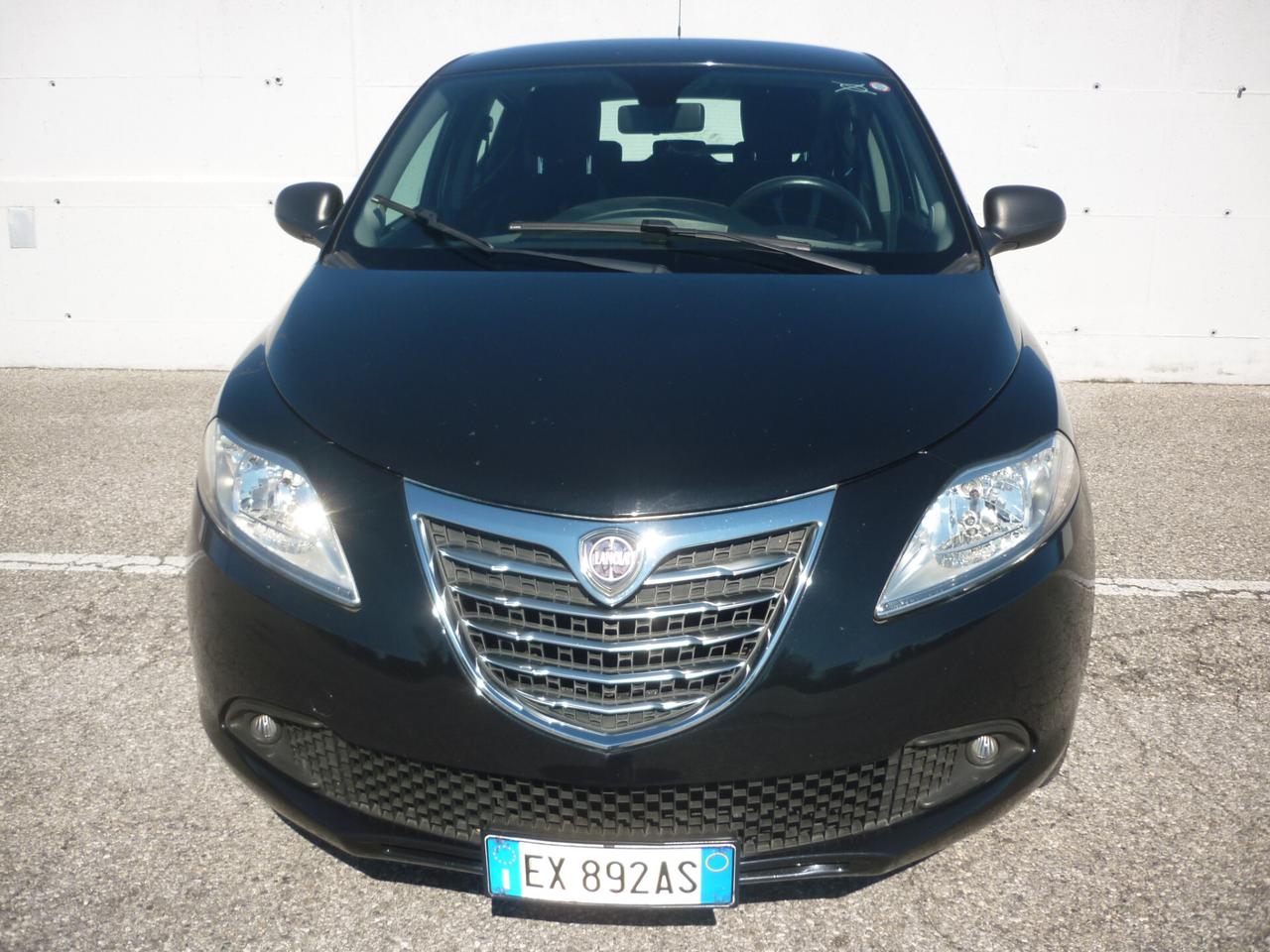 Lancia Ypsilon 1.2 69 CV 5 porte Silver GPL