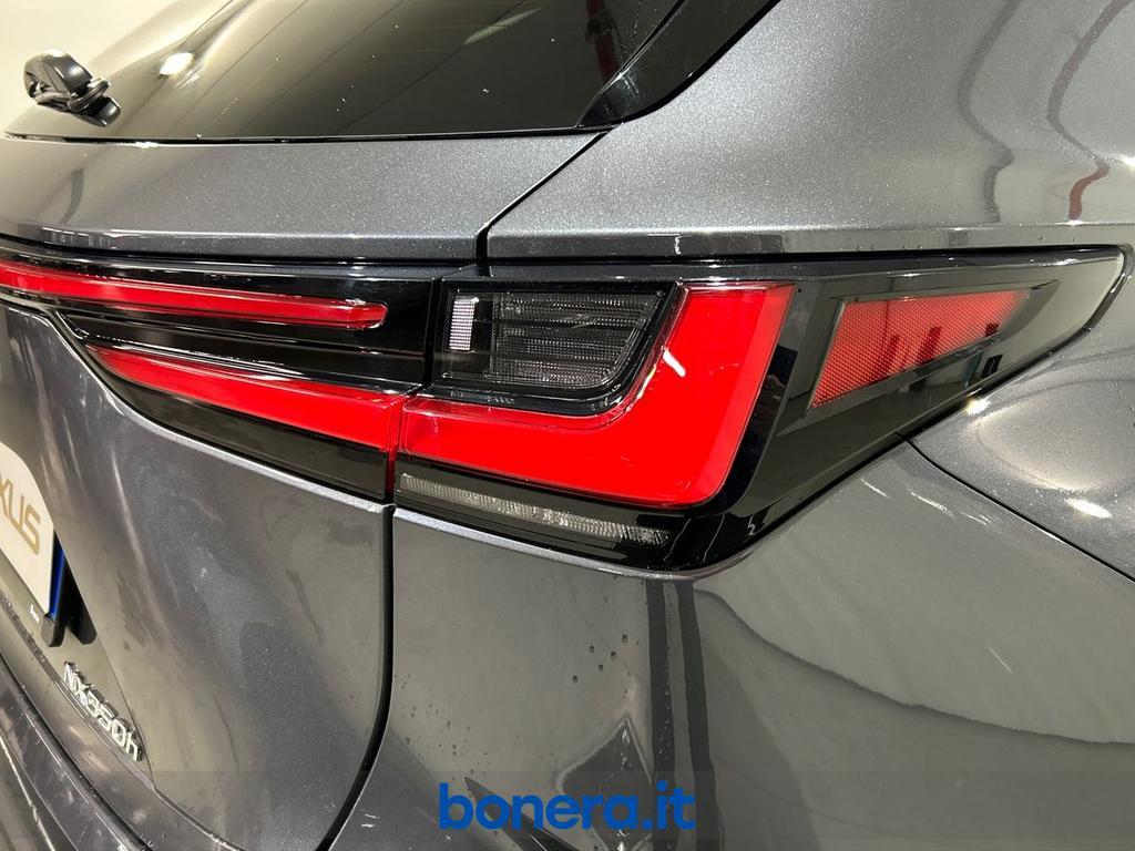 Lexus NX 2.5 Hybrid Luxury 4WD e-CVT